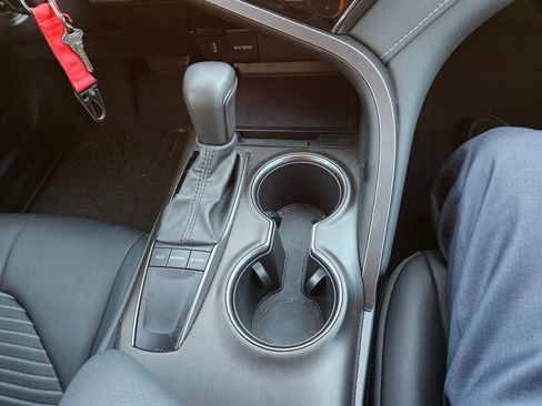 Used 2023 Toyota Camry SE image 9