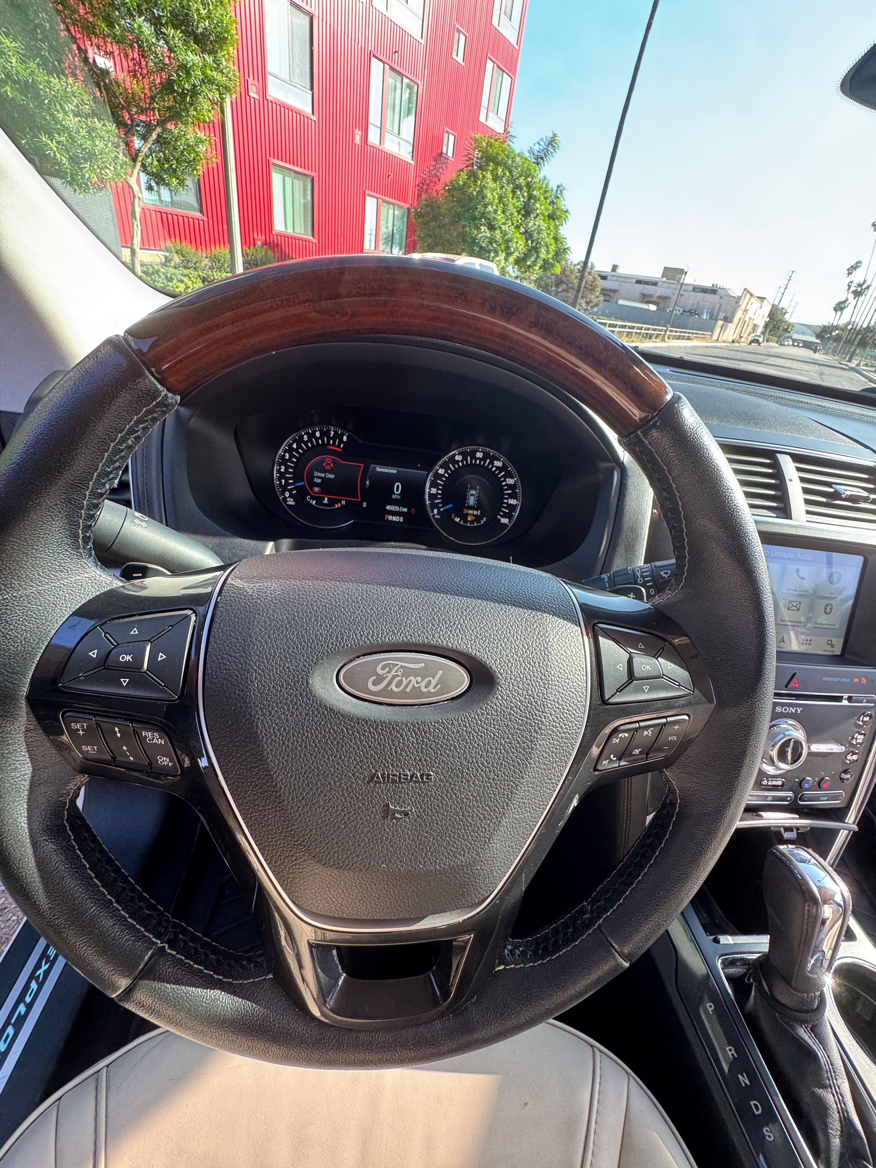 Used 2018 Ford Explorer Platinum AWD/4WD image 15
