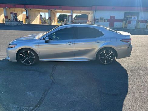 Used 2018 Toyota Camry XSE image 8