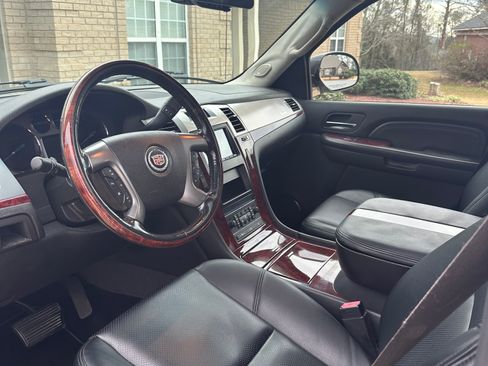Used 2007 Cadillac Escalade EXT w/ Information Package image 12