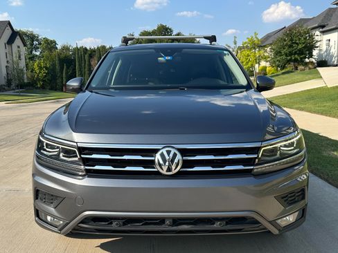 Used 2018 Volkswagen Tiguan SEL Premium image 2