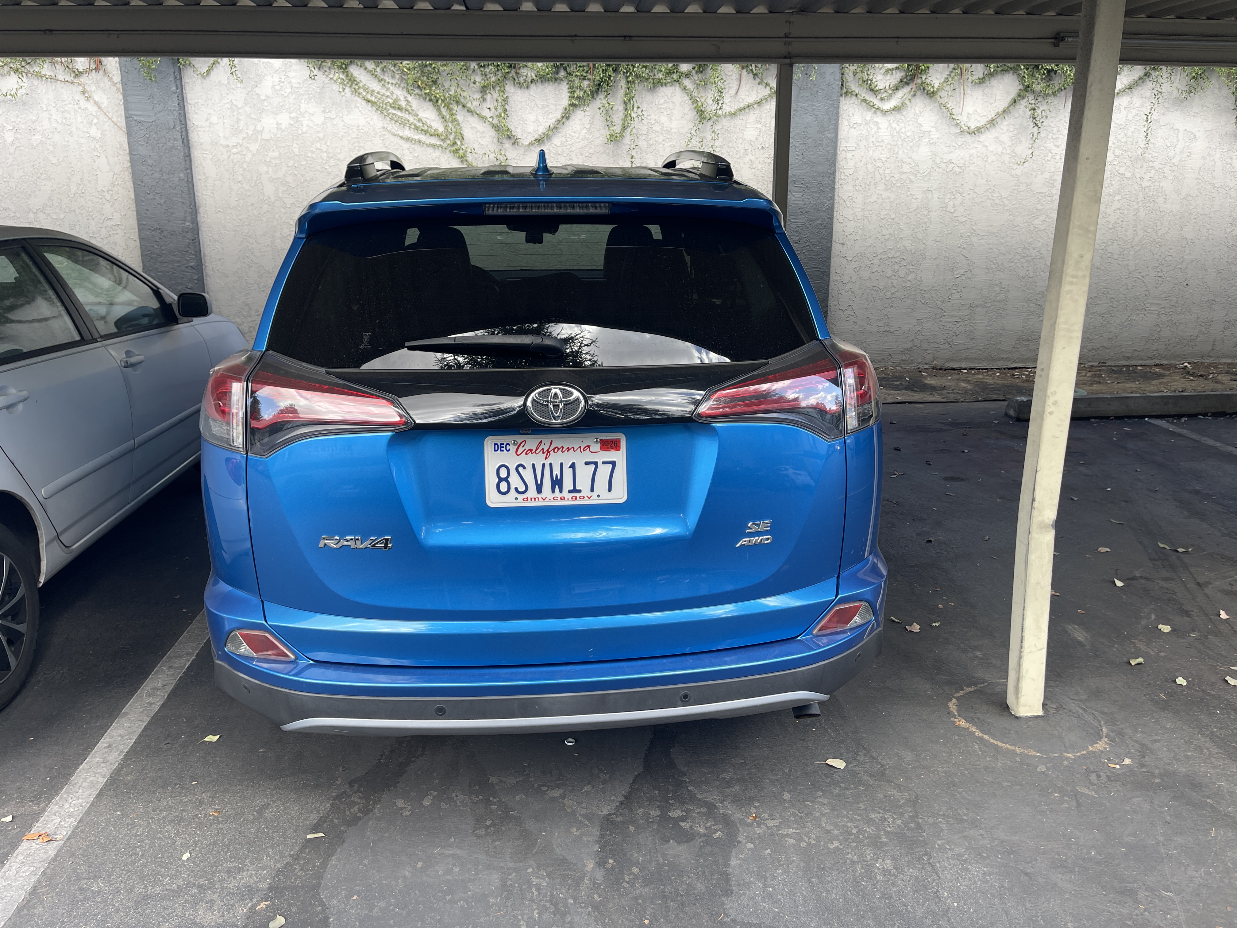 Used 2018 Toyota RAV4 SE w/ Advanced Technology Package AWD/4WD image 1