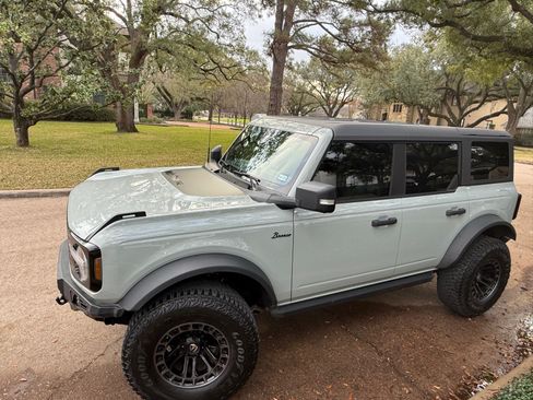 Used 2022 Ford Bronco Wildtrak image 4