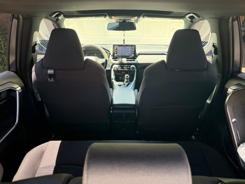 Used 2021 Toyota RAV4 SE w/ Weather & Moonroof Package AWD/4WD image 6