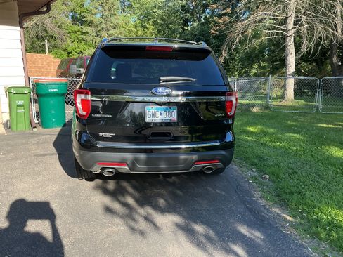 Used 2018 Ford Explorer Limited w/ Equipment Group 301A AWD/4WD image 17