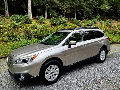 Used 2015 Subaru Outback 2.5i Premium AWD/4WD image 1