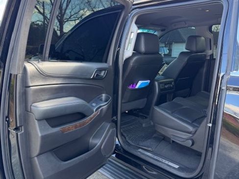 Used 2019 Chevrolet Suburban LT image 12