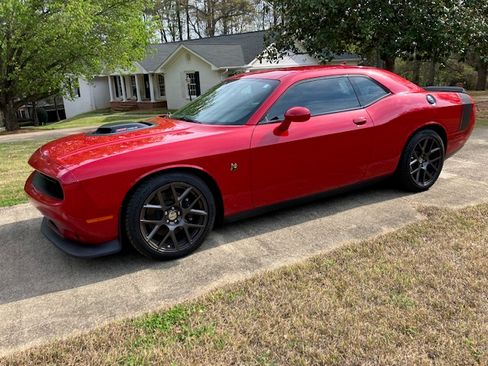 Used 2016 Dodge Challenger R/T Scat Pack image 2