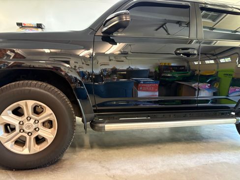 Used 2016 Toyota 4Runner 4WD image 2