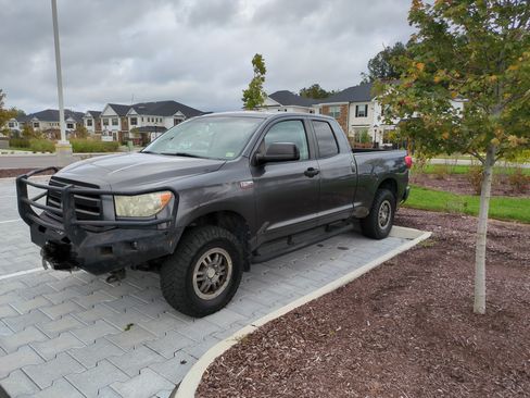 Used 2011 Toyota Tundra 4x4 Double Cab image 1