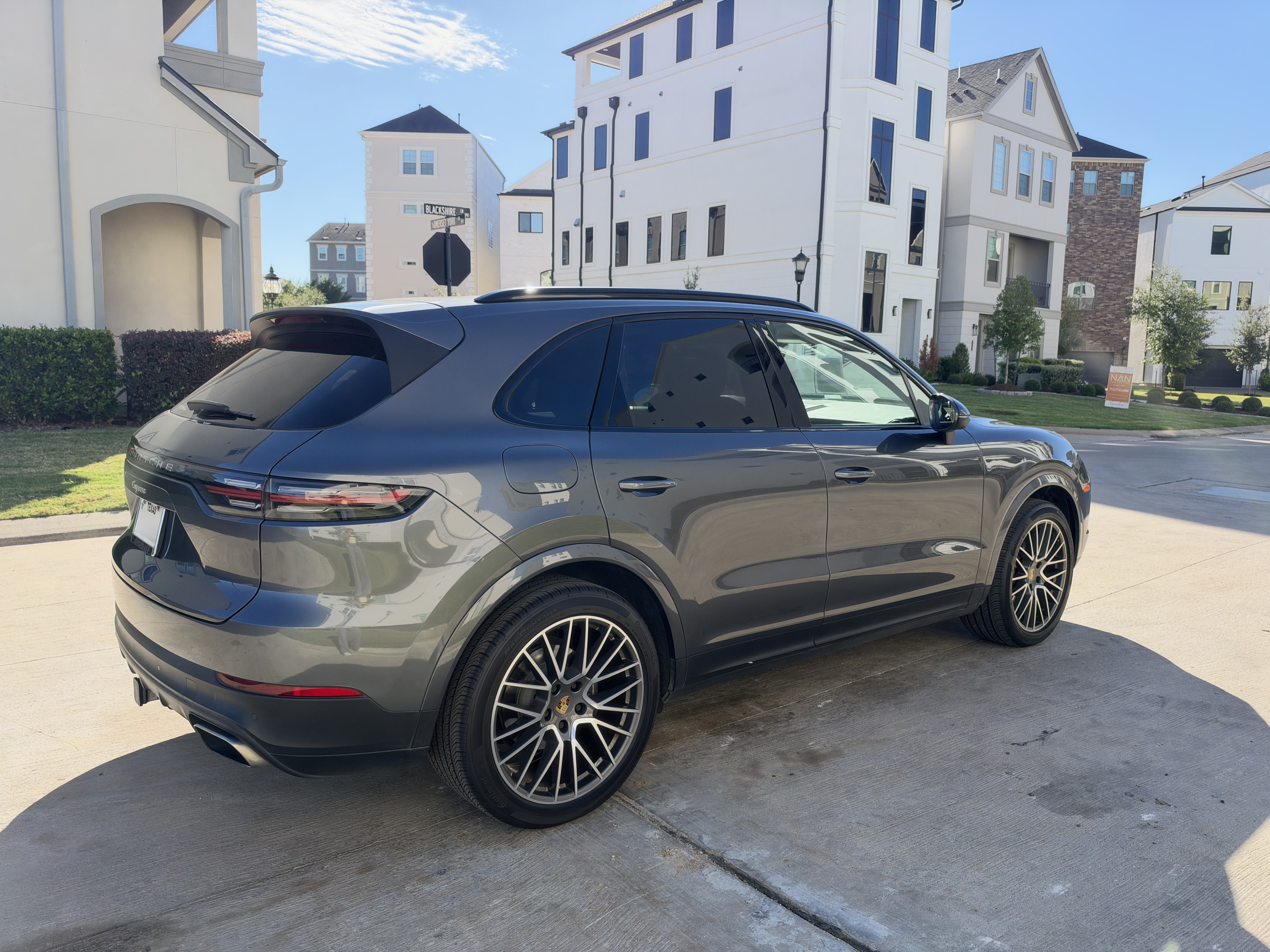 Used 2022 Porsche Cayenne AWD/4WD image 17
