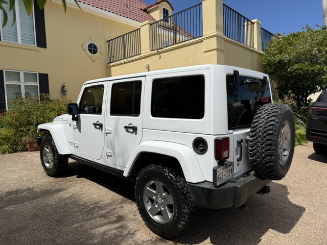 Used 2012 Jeep Wrangler Unlimited Rubicon w/ Connectivity Group AWD/4WD image 5