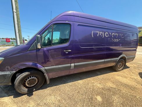Used 2018 Mercedes-Benz Sprinter 2500 image 4