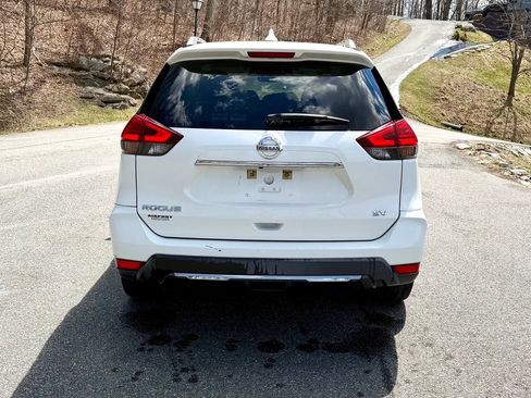 Used 2017 Nissan Rogue SV image 8