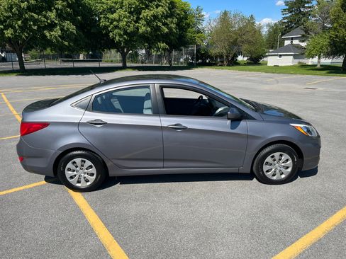 Used 2015 Hyundai Accent GLS FWD image 4