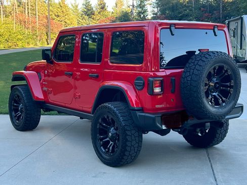 Used 2019 Jeep Wrangler Unlimited Sahara w/ Uconnect 4C Nav & Sound Group image 8