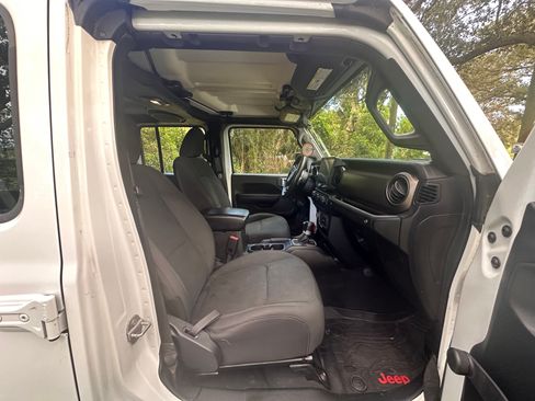 Used 2018 Jeep Wrangler Unlimited Sport image 6