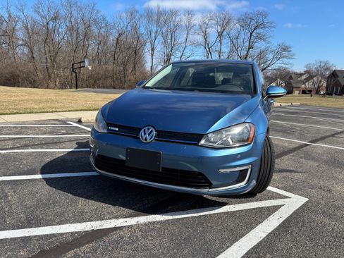 Used 2016 Volkswagen e-Golf SE w/ DC Fast Charging Package image 1