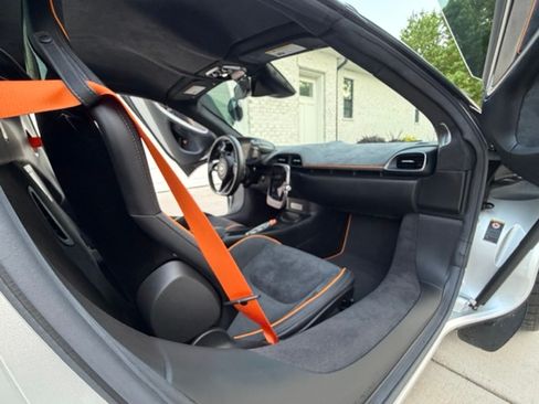Used 2025 McLaren Artura Spider RWD image 24