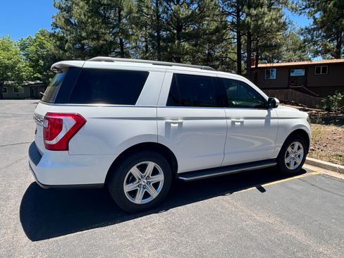 Used 2019 Ford Expedition XLT w/ Equipment Group 202A AWD/4WD image 5