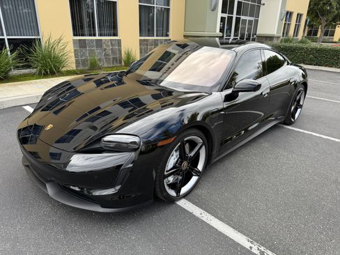 Used 2022 Porsche Taycan 4S image 2