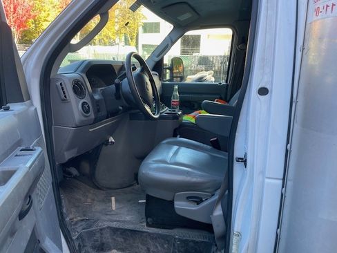 Used 2018 Ford E-350 and Econoline 350 Super Duty w/ Power Windows & Locks Group image 6