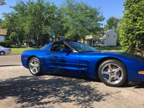 Used 2002 Chevrolet Corvette Coupe w/ Preferred Equipment Group2 RWD image 4