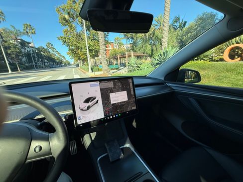 Used 2023 Tesla Model Y Performance AWD/4WD image 8