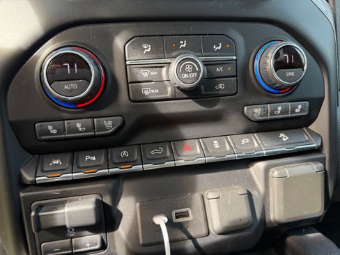 Used 2021 Chevrolet Silverado 1500 LTZ w/ LTZ Premium Texas Edition image 18