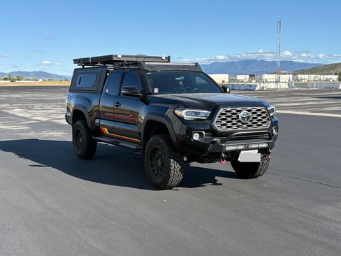 Used 2021 Toyota Tacoma TRD Off-Road w/ Technology Package image 4