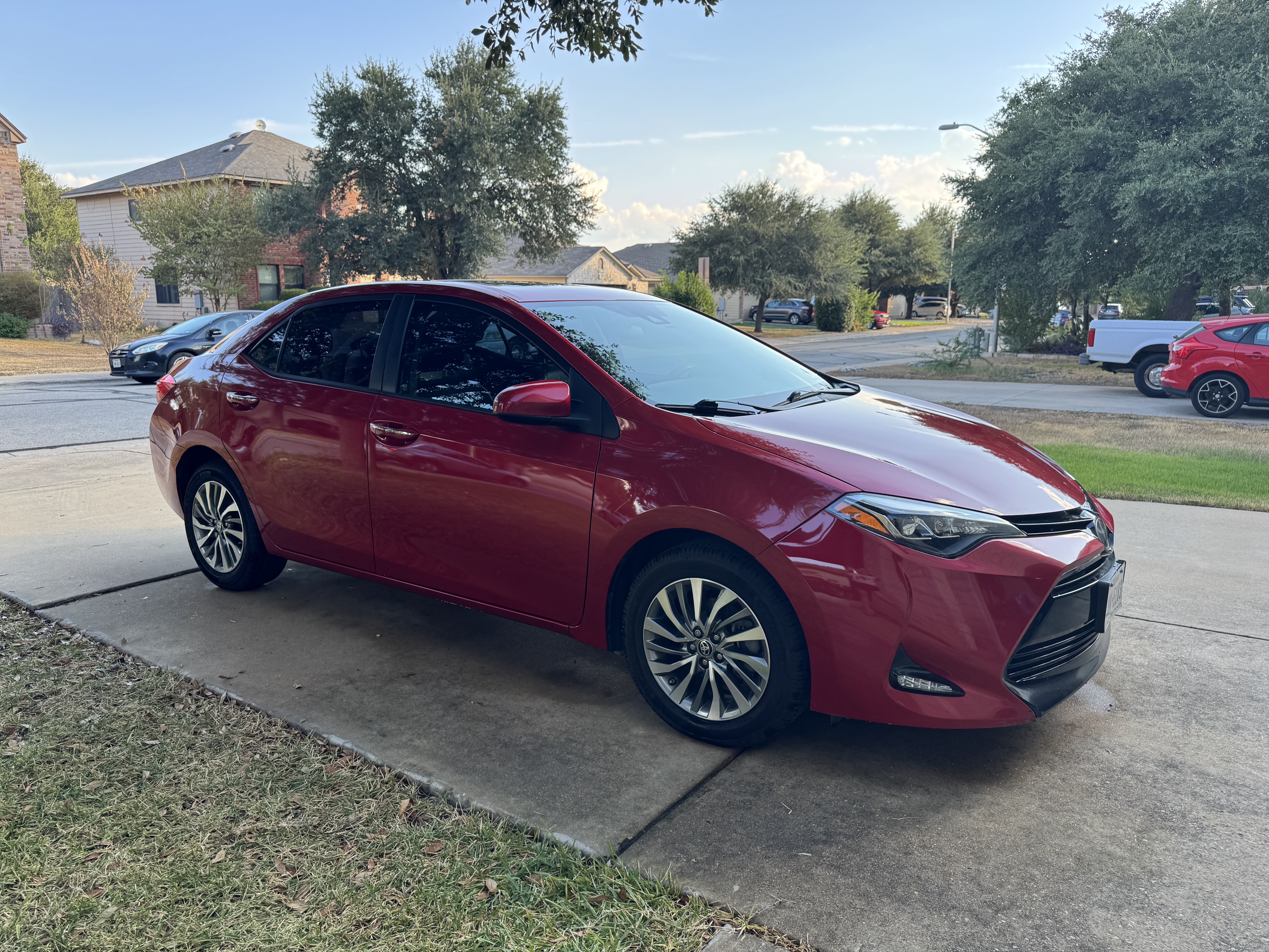 Used 2017 Toyota Corolla XLE FWD image 2