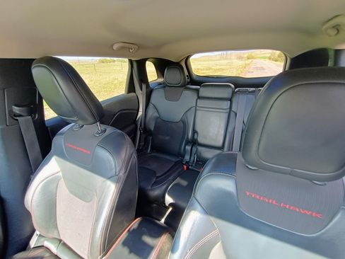 Used 2015 Jeep Cherokee Trailhawk image 6