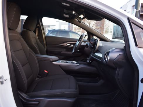 Used 2025 Chevrolet Equinox EV LT image 17