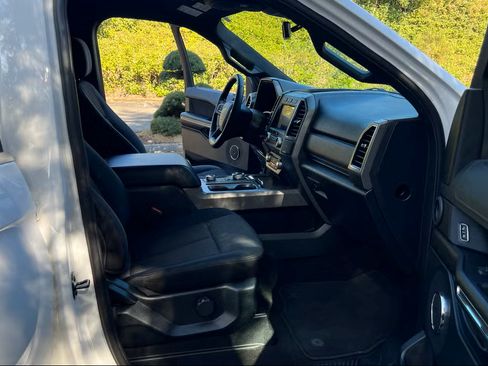 Used 2020 Ford Expedition Max XLT image 9