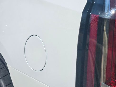 Used 2017 Cadillac Escalade Platinum image 9