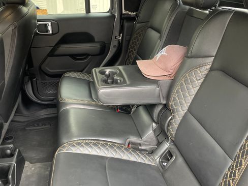 Used 2022 Jeep Gladiator Overland AWD/4WD image 8