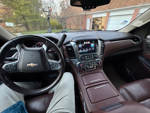 Used 2015 Chevrolet Suburban LTZ image 4