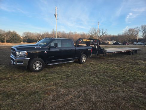 Used 2020 RAM 2500 Tradesman w/ Chrome Appearance Group image 1