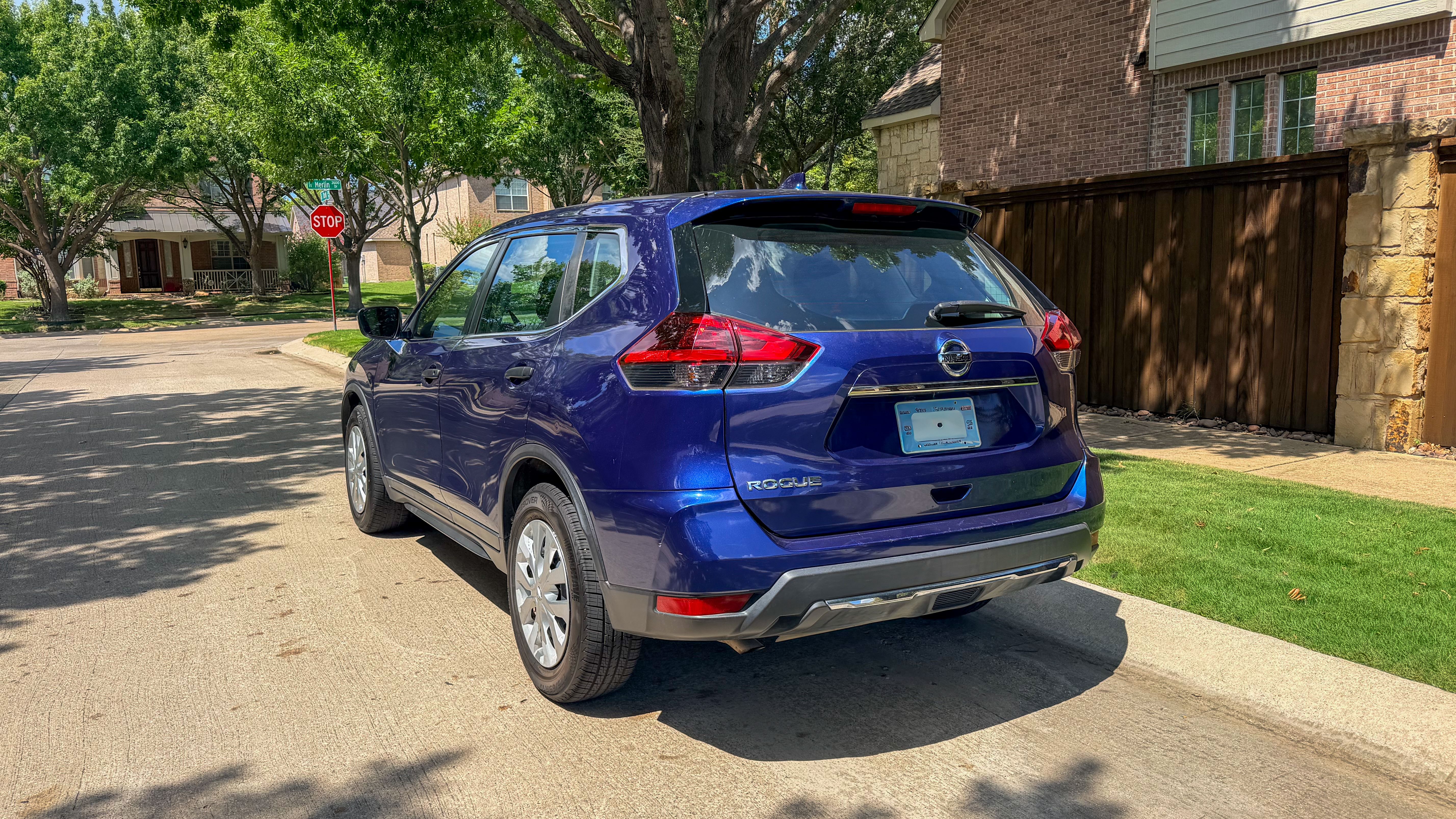 Used 2019 Nissan Rogue S FWD image 2