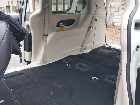 Used 2022 Chrysler Pacifica Touring-L image 11