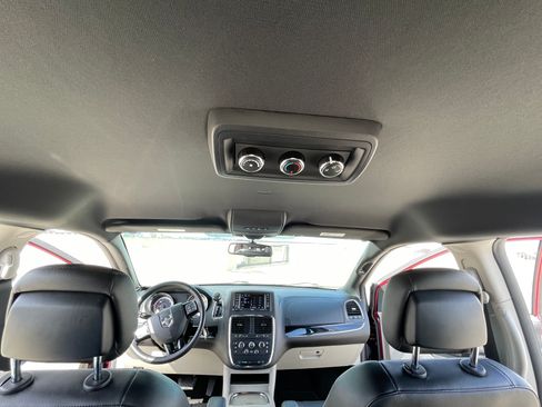 Used 2018 Dodge Grand Caravan SXT image 14