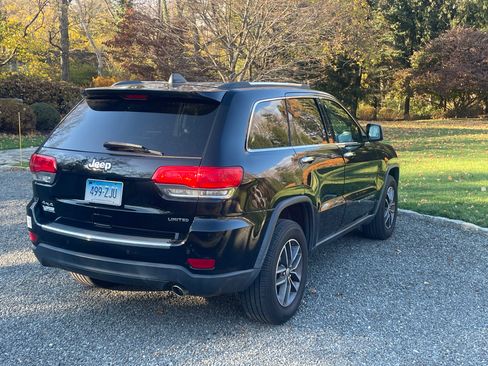 Used 2017 Jeep Grand Cherokee Limited w/ Luxury Group II image 4