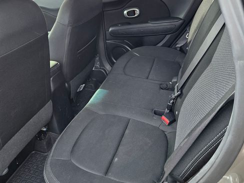 Used 2019 Kia Soul + image 18