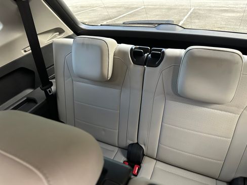 Used 2018 Volkswagen Tiguan SE FWD image 13