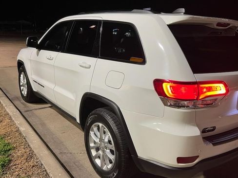 Used 2021 Jeep Grand Cherokee Laredo w/ Security & Convenience Group RWD image 2