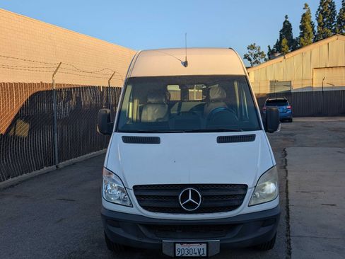 Used 2010 Mercedes-Benz Sprinter 2500 image 1