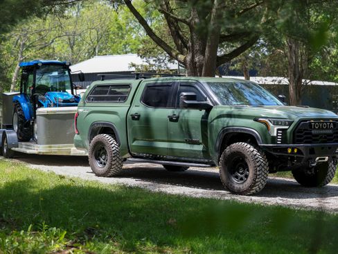 Used 2023 Toyota Tundra Limited w/ TRD Off-Road Package image 8