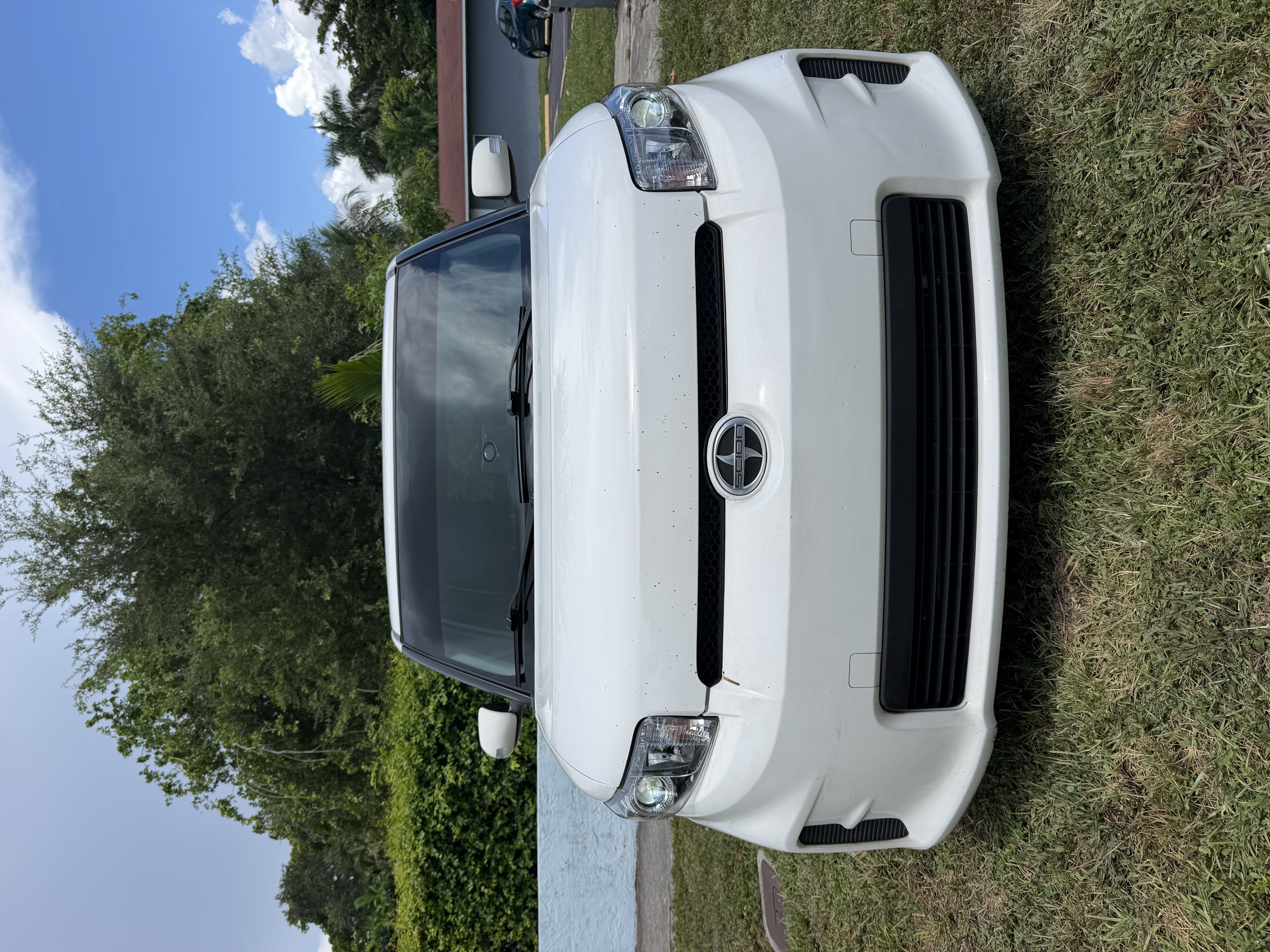 Used 2011 Scion xB FWD image 1