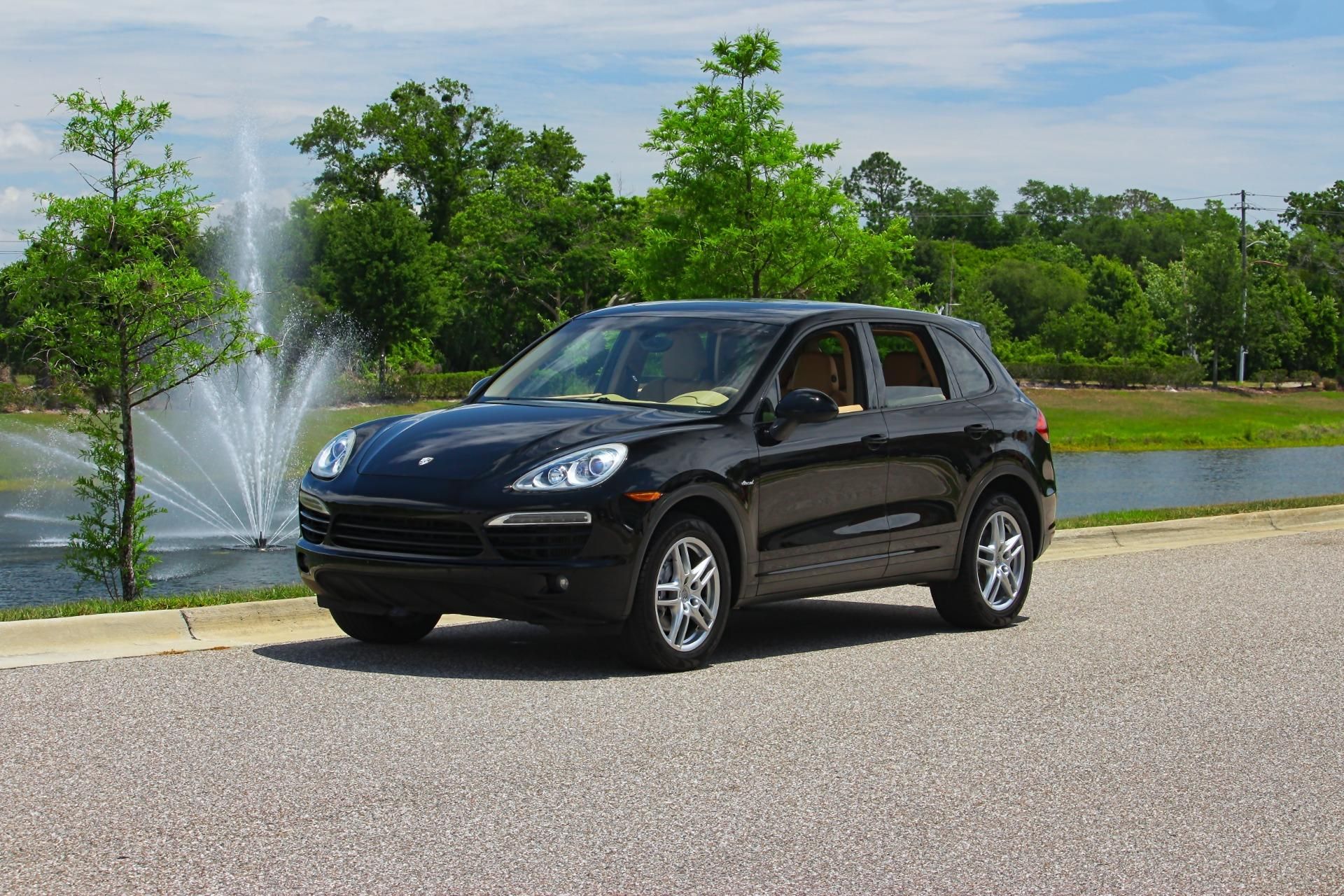 Used 2014 Porsche Cayenne Diesel AWD/4WD image 1