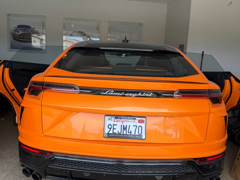 Used 2022 Lamborghini Urus AWD/4WD image 6